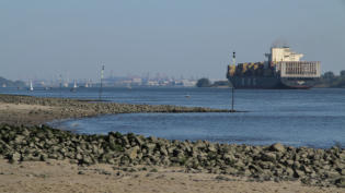 Elbe bei Wedel; Richtung Hamburg