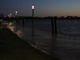 Sturmflut Okt 25 am Hafen